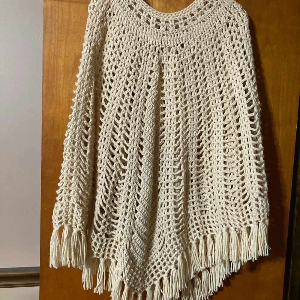 Handmade cream colored crochet poncho osfm gorgeous!!!! - Picture 2 of 2